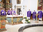 Biskup u miru Josip Mrzljak u katedrali predslavio svetu misu na Dušni dan 